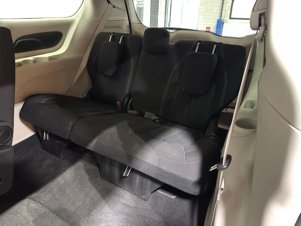 2024 Chrysler Voyager LX