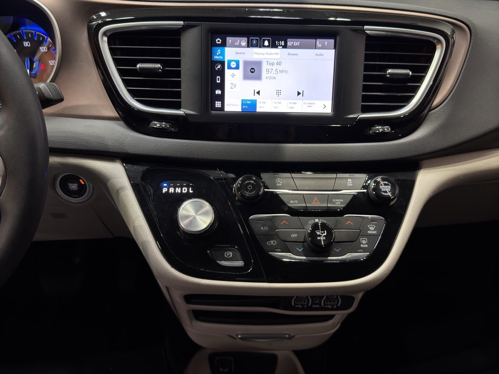 2024 Chrysler Voyager LX