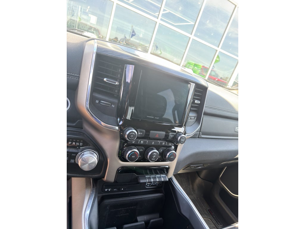 2019 RAM 1500 Laramie Crew Cab 4x4 5'7" Box