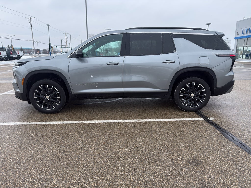 2024 Chevrolet Traverse LT