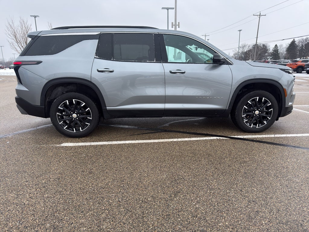 2024 Chevrolet Traverse LT