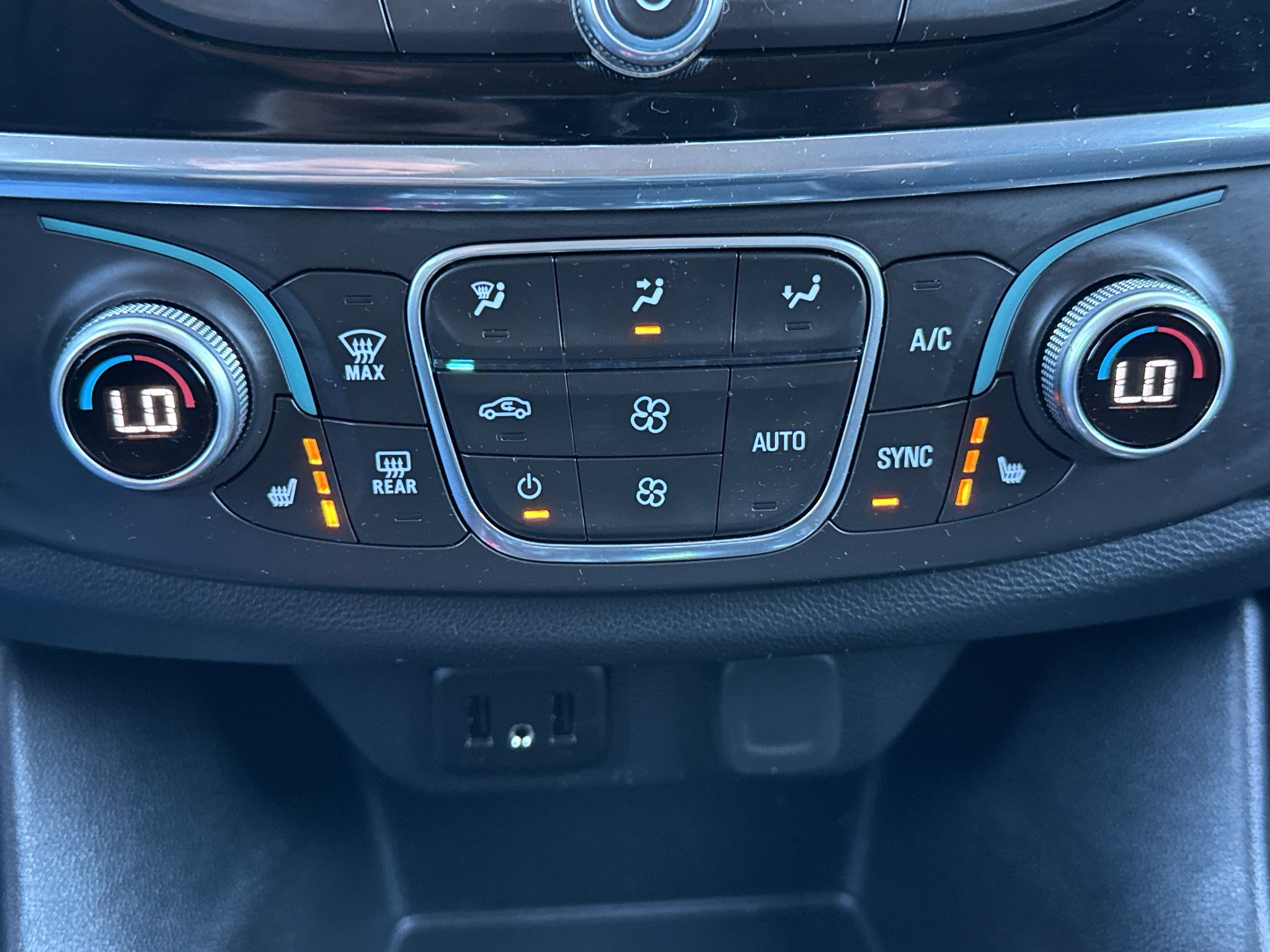 2018 Chevrolet Traverse LT Cloth