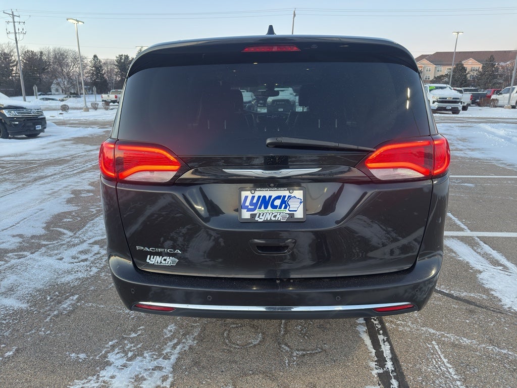 2017 Chrysler Pacifica Touring-L