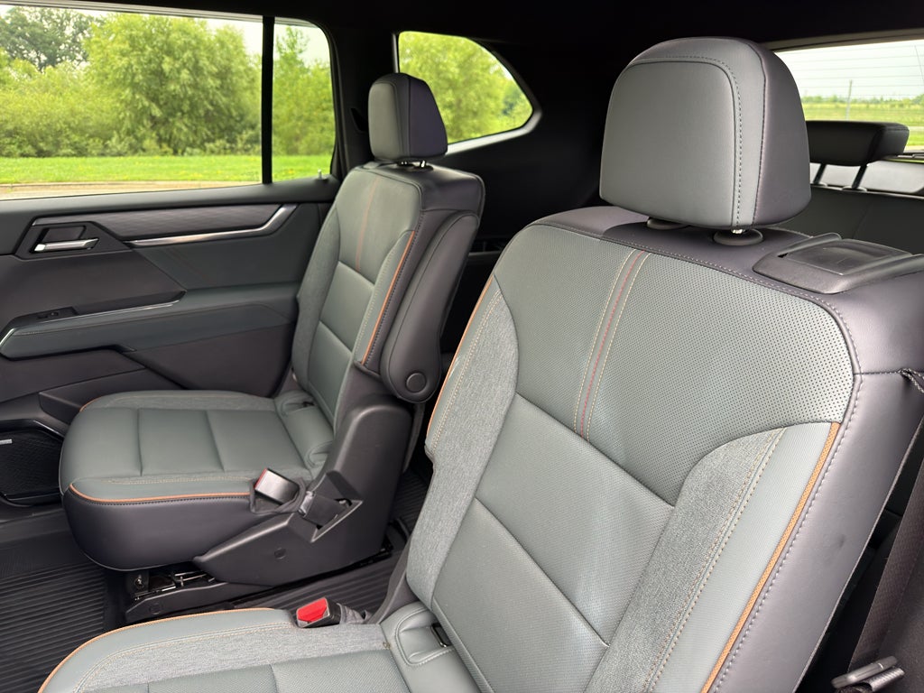 2025 GMC Acadia AT4