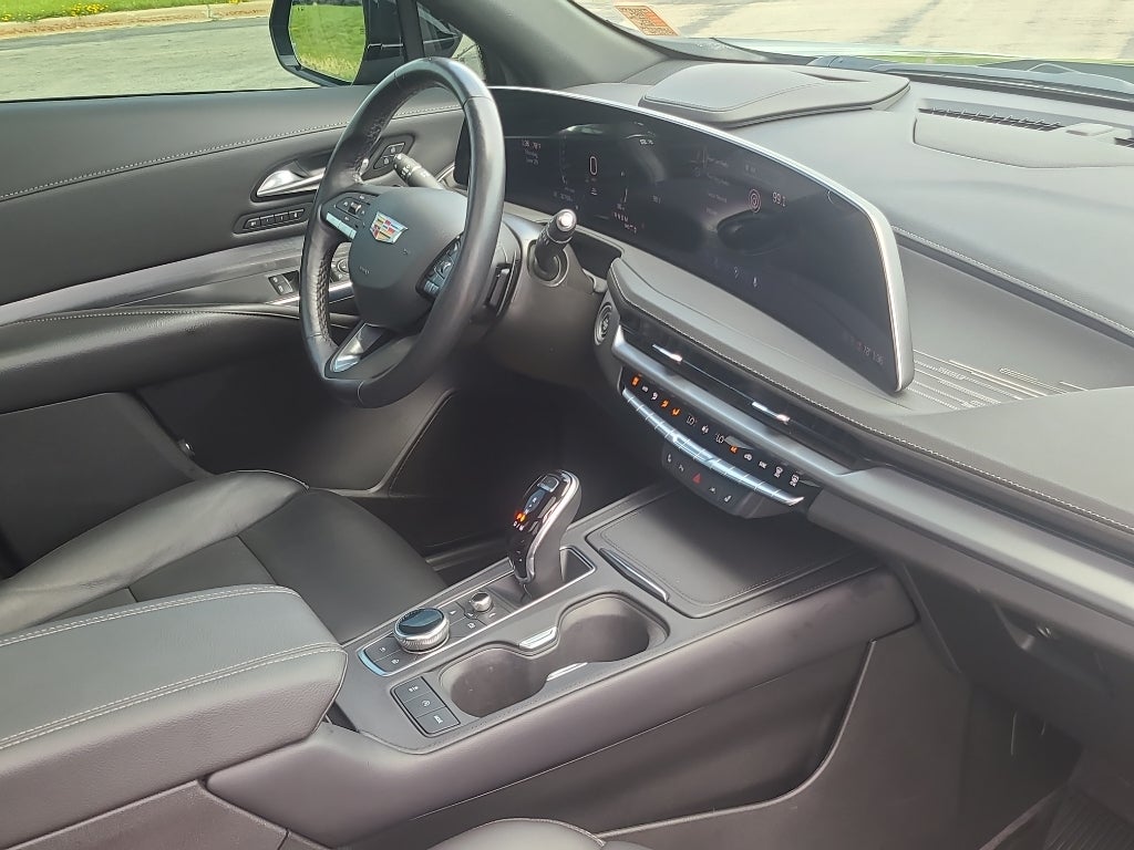 2024 Cadillac XT4 Premium Luxury