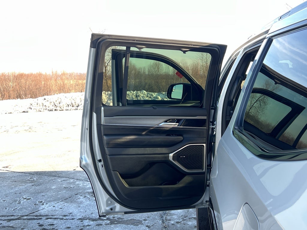 2024 Jeep Wagoneer Series II Carbide w/Entertainment