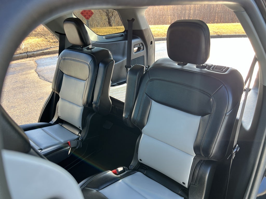 2023 Ford Explorer XLT 202A w/Moonroof