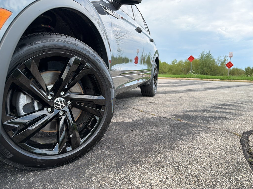 2024 Volkswagen Tiguan SE R-Line Black