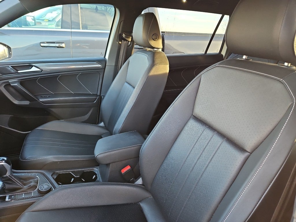 2023 Volkswagen Tiguan SE R-Line Black