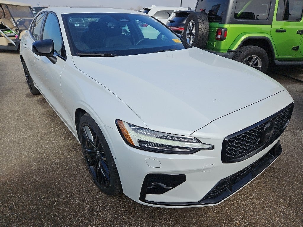 2024 Volvo S60 Plus Black Edition