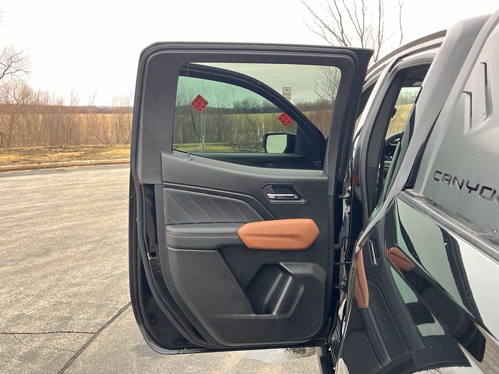 2025 GMC Canyon 4WD AT4