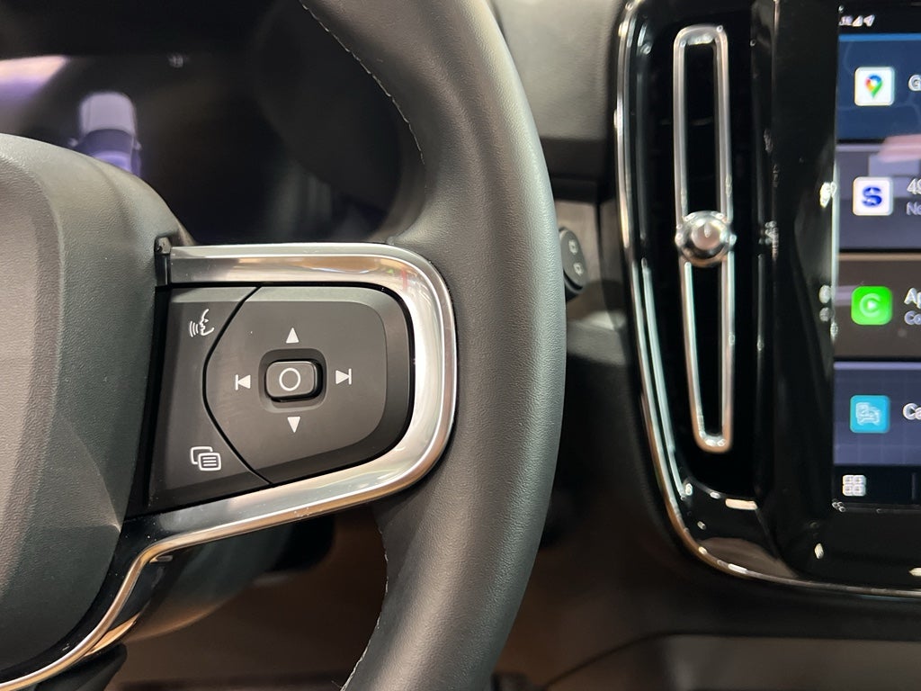 2025 Volvo XC40 Plus Dark Theme