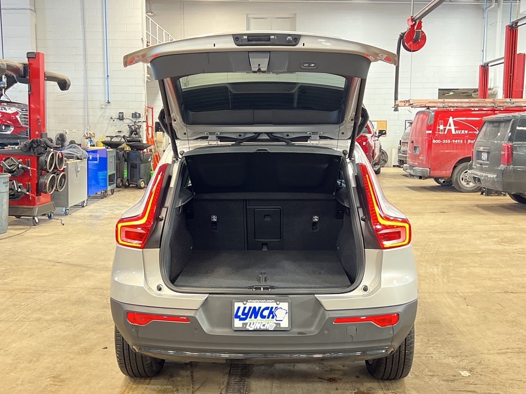 2025 Volvo XC40 Plus Dark Theme