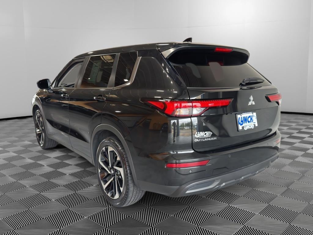 2022 Mitsubishi Outlander ES
