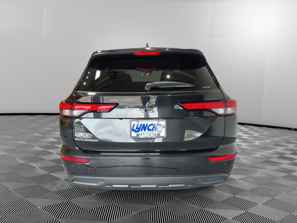 2022 Mitsubishi Outlander ES