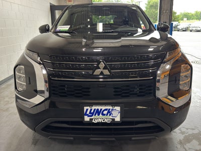 2022 Mitsubishi Outlander ES