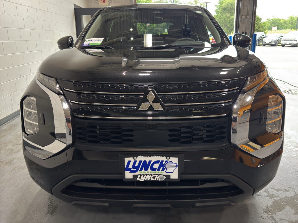 2022 Mitsubishi Outlander ES